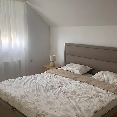 Apartman Bubi アパート リヴノ